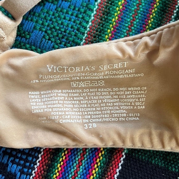 Victoria’s Secret Nude Plunge Bra - Picture 7 of 7